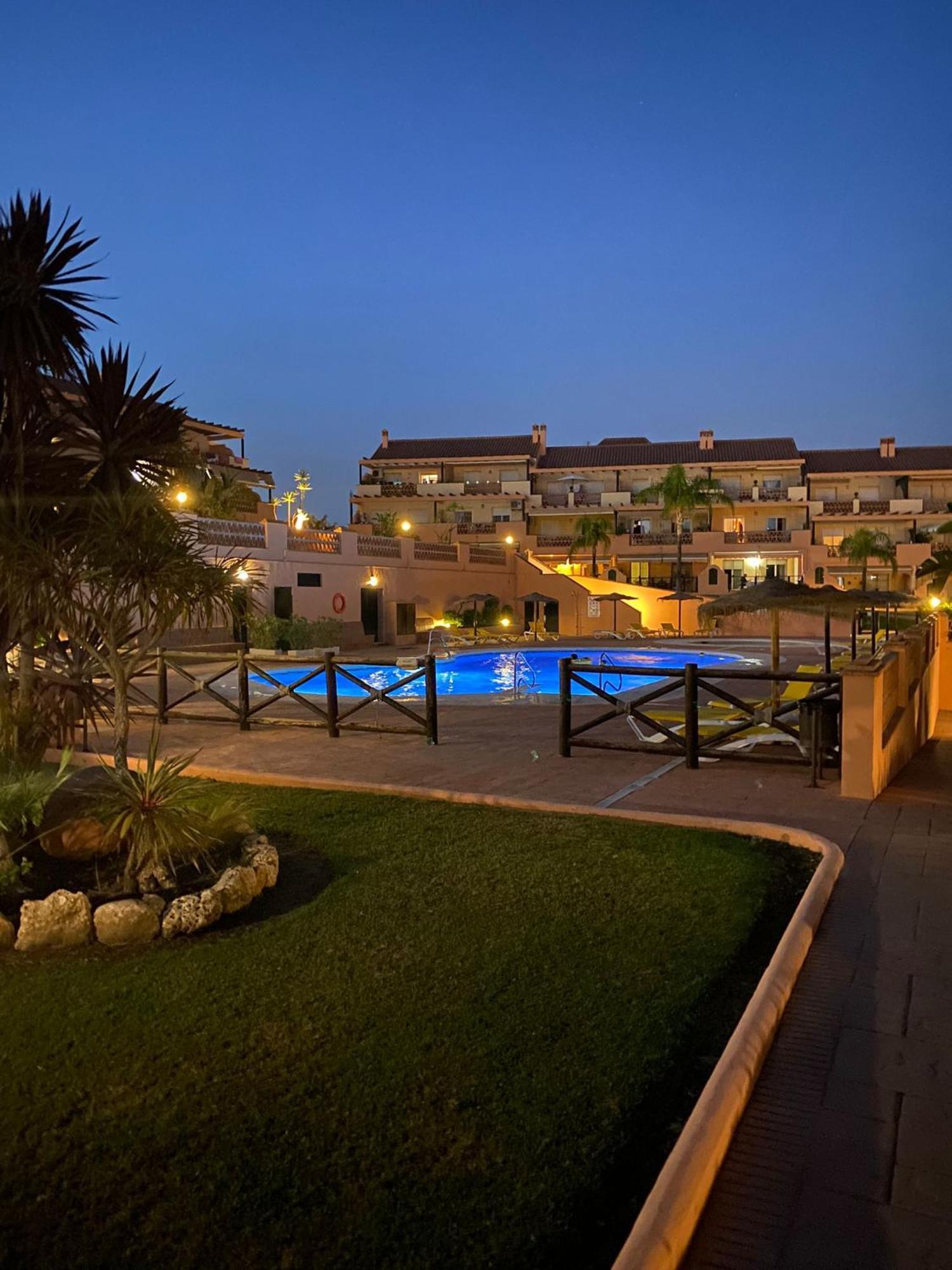 פואנגירולה Whydhand Resorts Apartments ,Pools And Lovely Terrace מראה חיצוני תמונה